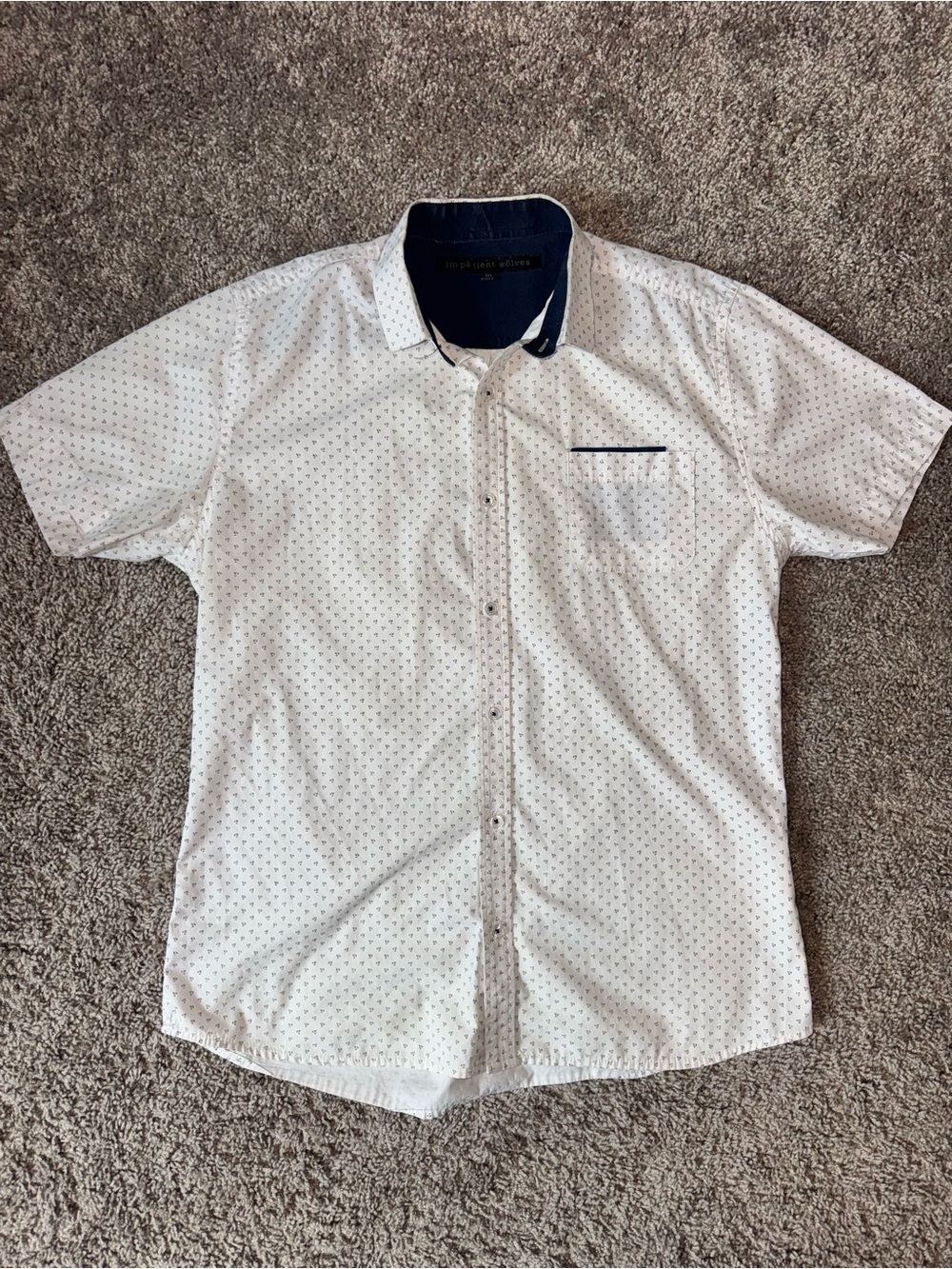 Men’s Medium Short-Sleeve White Casual Button-Down Shirt with Navy Trim